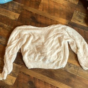White cropped sweater long sleeve.